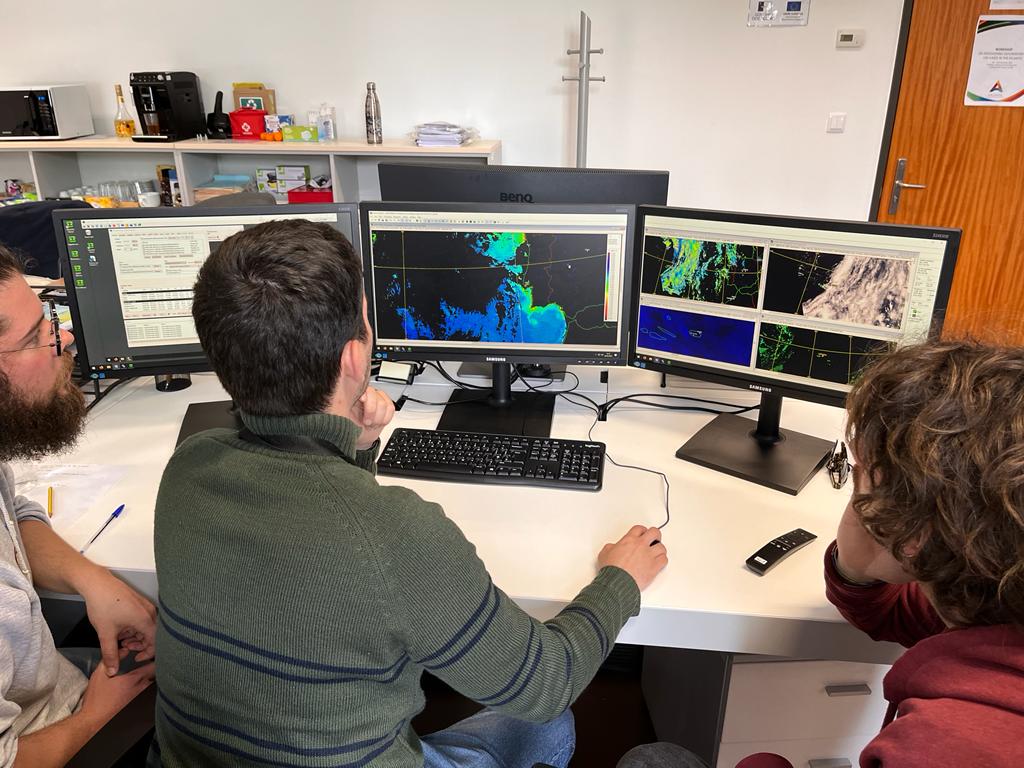 First images of the newly installed DRS Antenna at the AIR Centre EO Lab