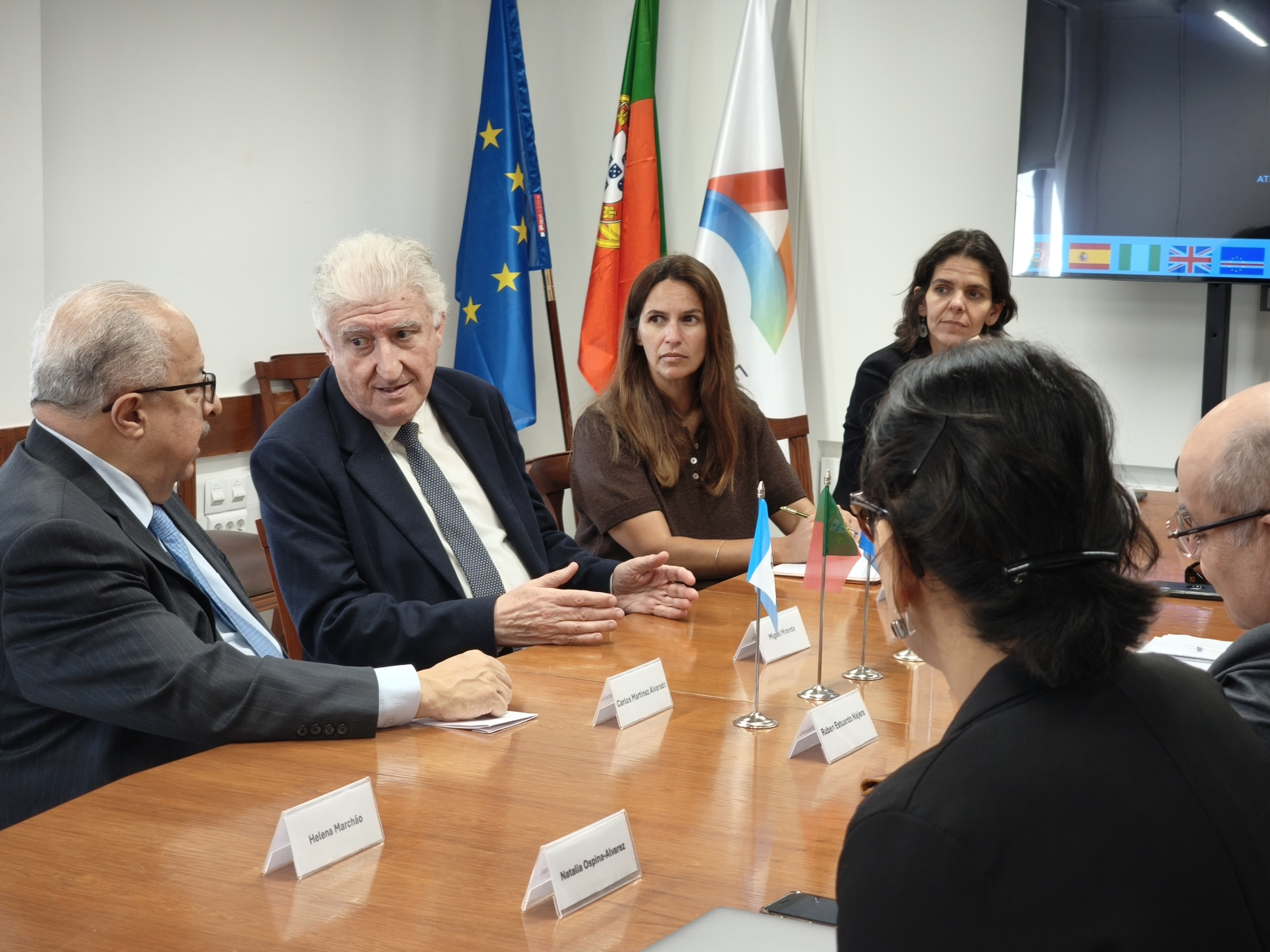 Guatemala's Minister of Foreign Affairs visits AIR Centre in Lisbon
