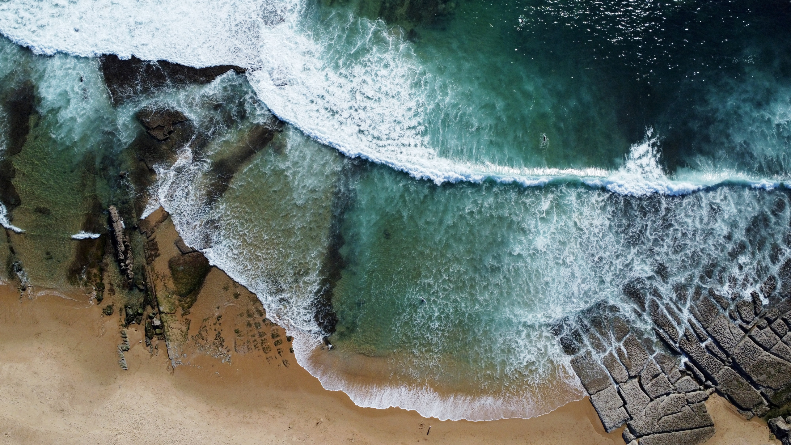 Earth observations advanced tools for Sea level extreme events