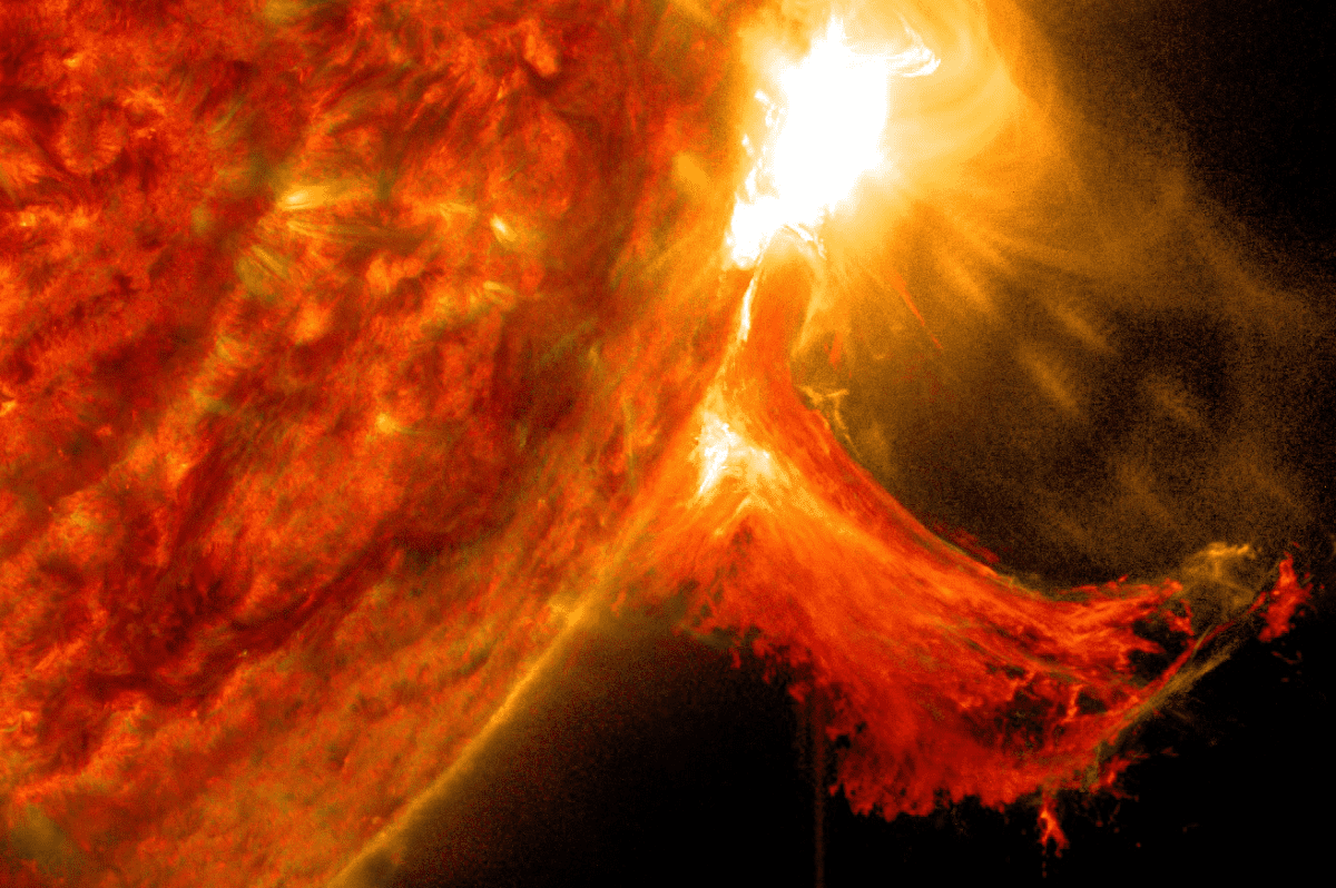 Infrastructure for Solar Activity Monitoring in the Azores Archipelago: e-CALLISTO Extension